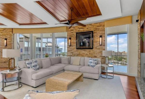 Exquisite Penthouse With Panoramic Gulf Views